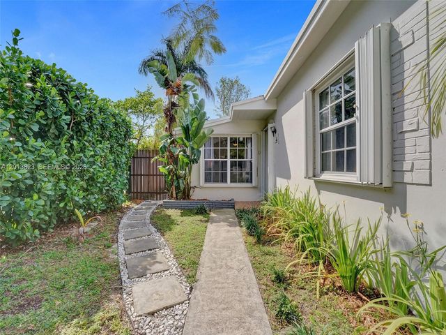 918 NE 4th Court, Hallandale Beach, FL 33009