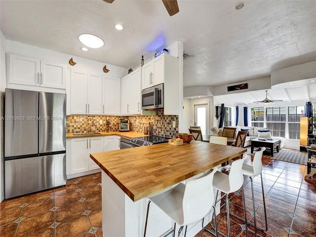 918 NE 4th Court, Hallandale Beach, FL 33009