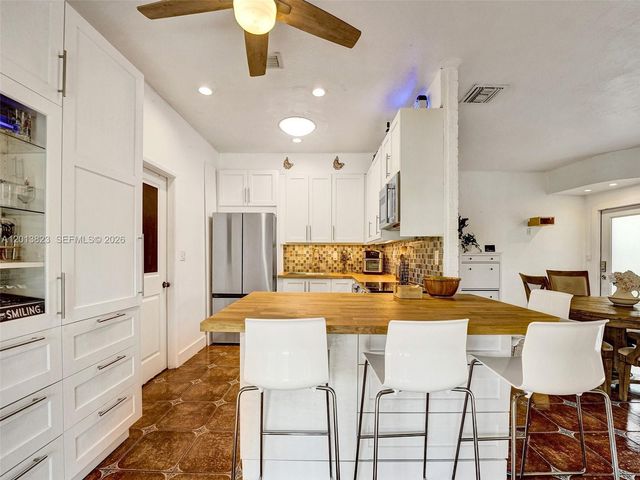 918 NE 4th Court, Hallandale Beach, FL 33009
