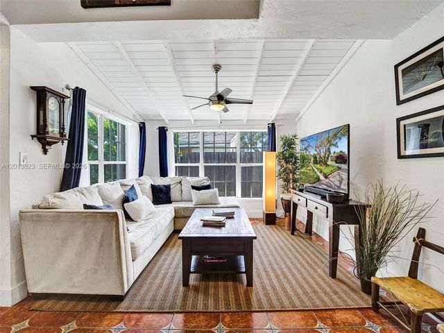 918 NE 4th Court, Hallandale Beach, FL 33009