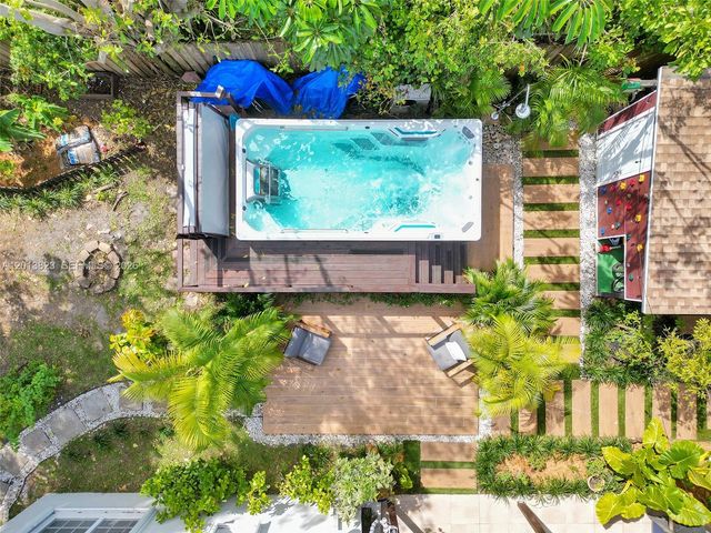 918 NE 4th Court, Hallandale Beach, FL 33009
