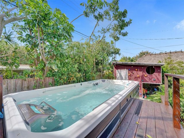 918 NE 4th Court, Hallandale Beach, FL 33009