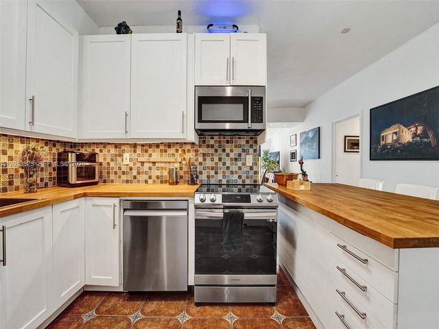 918 NE 4th Court, Hallandale Beach, FL 33009