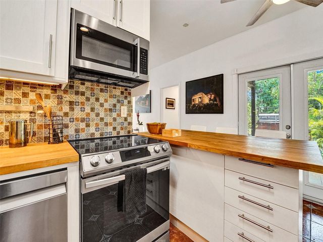 918 NE 4th Court, Hallandale Beach, FL 33009