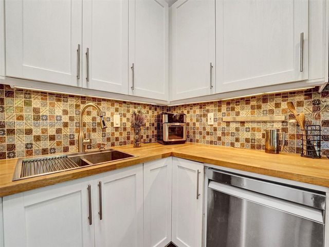 918 NE 4th Court, Hallandale Beach, FL 33009