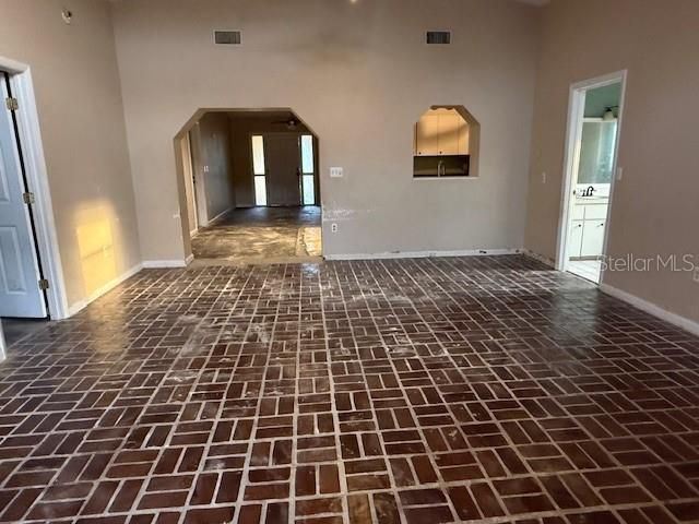 701 MADISON STREET, Tavares, FL 32778