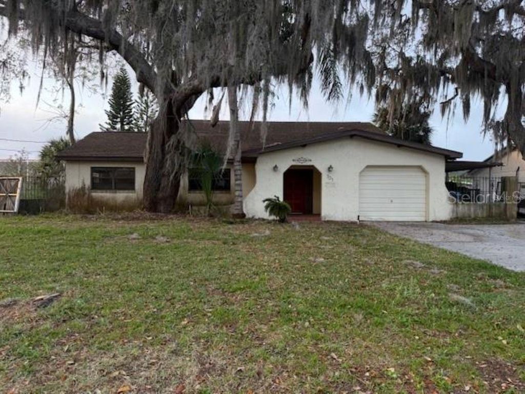 701 MADISON STREET, Tavares, FL 32778