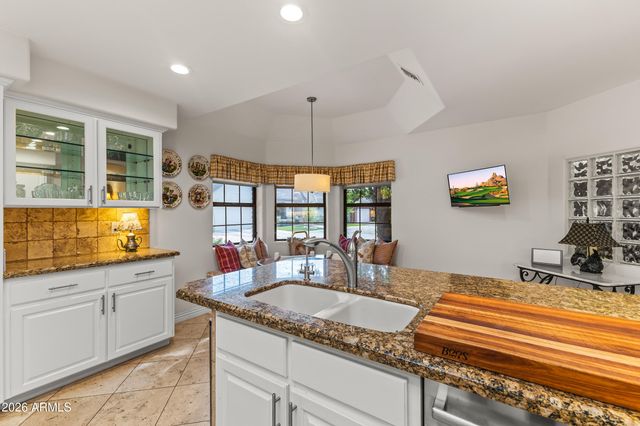 610 W GLENN Drive, Phoenix, AZ 85021