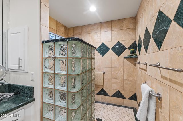 610 W GLENN Drive, Phoenix, AZ 85021