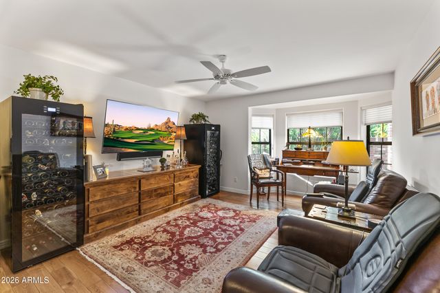 610 W GLENN Drive, Phoenix, AZ 85021
