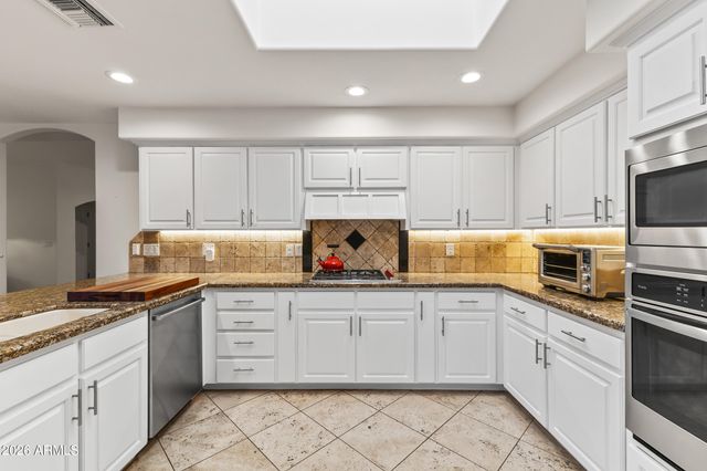 610 W GLENN Drive, Phoenix, AZ 85021