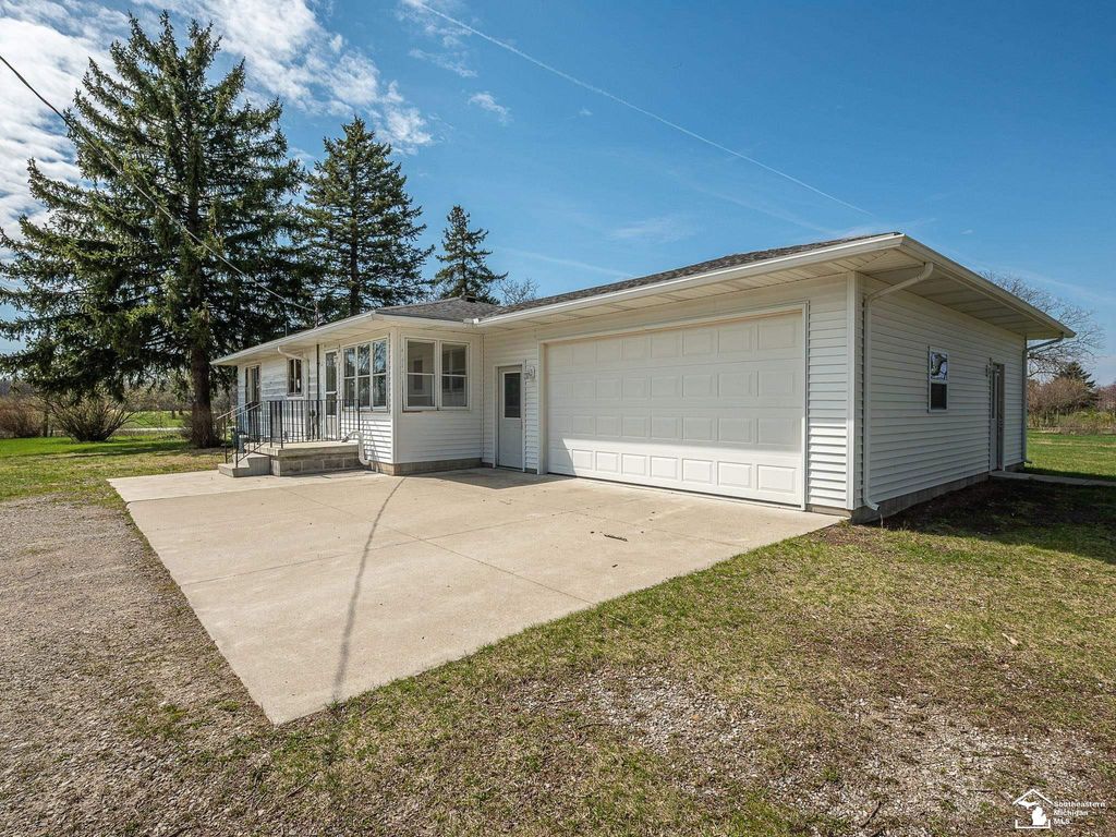 1932 W Albain Road, Raisinville Twp, MI 48161