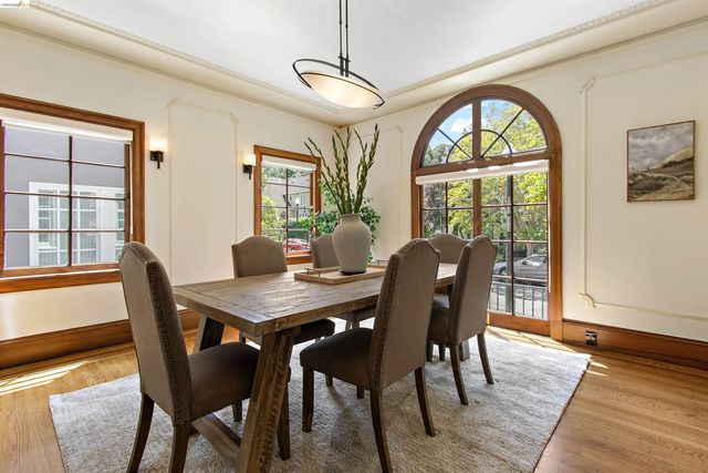 774 Trestle Glen Rd, Oakland, CA 94610