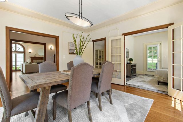 774 Trestle Glen Rd, Oakland, CA 94610