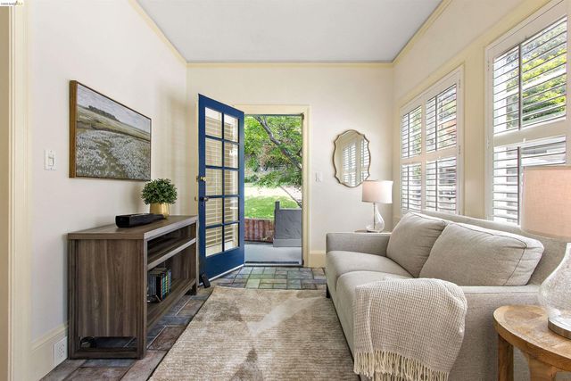 774 Trestle Glen Rd, Oakland, CA 94610