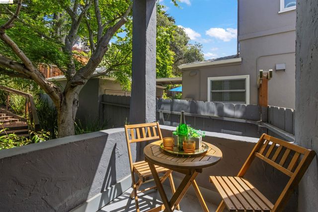 774 Trestle Glen Rd, Oakland, CA 94610