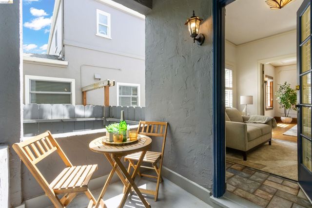 774 Trestle Glen Rd, Oakland, CA 94610