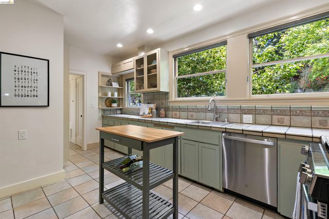 774 Trestle Glen Rd, Oakland, CA 94610