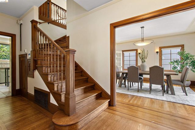 774 Trestle Glen Rd, Oakland, CA 94610