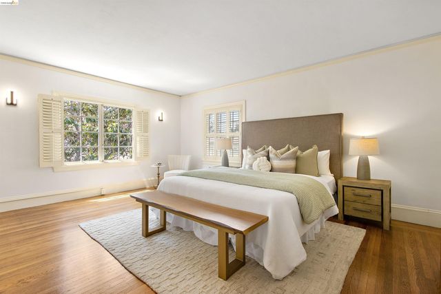 774 Trestle Glen Rd, Oakland, CA 94610