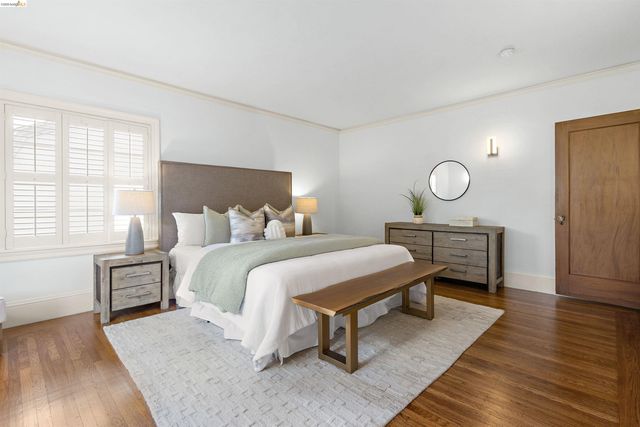 774 Trestle Glen Rd, Oakland, CA 94610