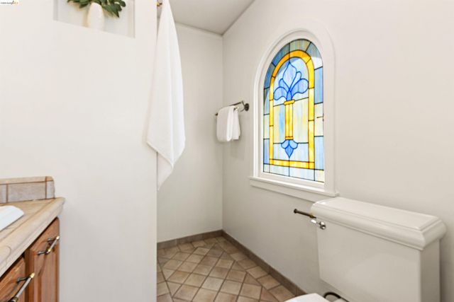 774 Trestle Glen Rd, Oakland, CA 94610