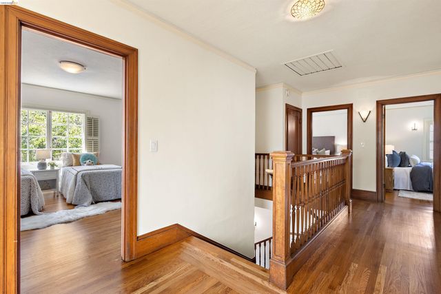 774 Trestle Glen Rd, Oakland, CA 94610