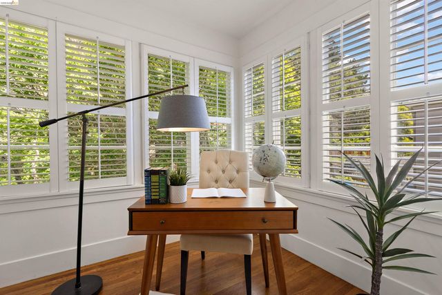 774 Trestle Glen Rd, Oakland, CA 94610