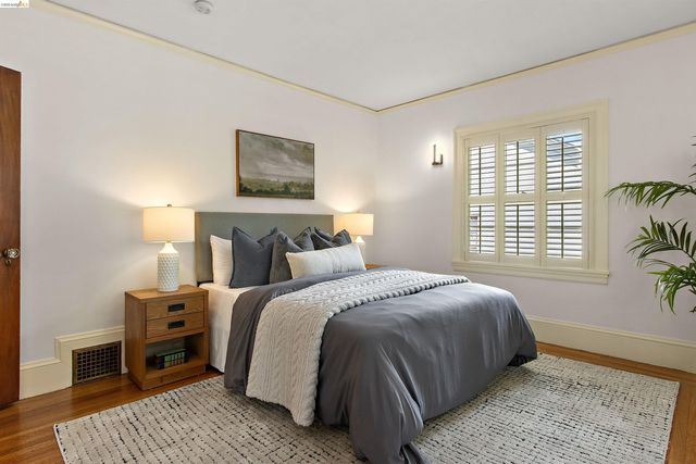 774 Trestle Glen Rd, Oakland, CA 94610