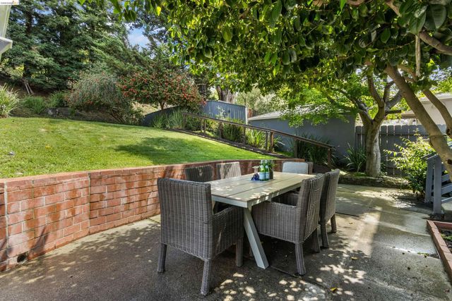 774 Trestle Glen Rd, Oakland, CA 94610