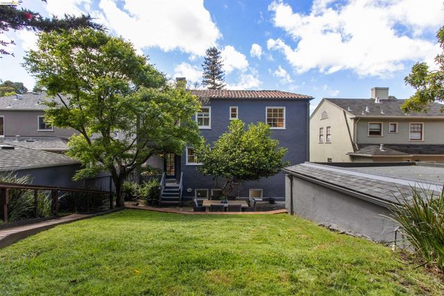 774 Trestle Glen Rd, Oakland, CA 94610