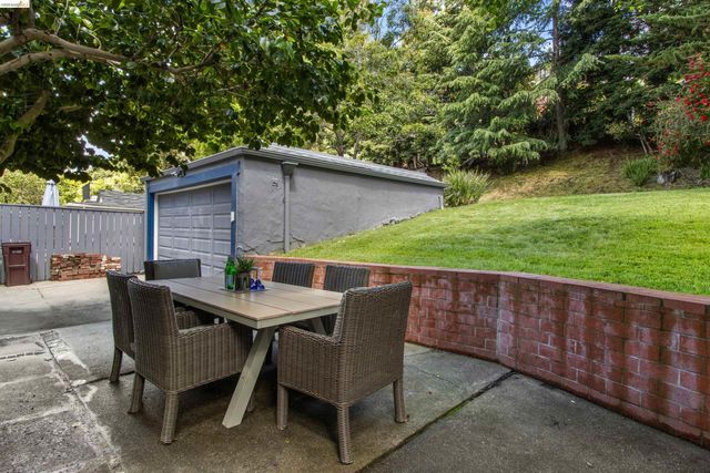 774 Trestle Glen Rd, Oakland, CA 94610