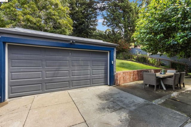 774 Trestle Glen Rd, Oakland, CA 94610