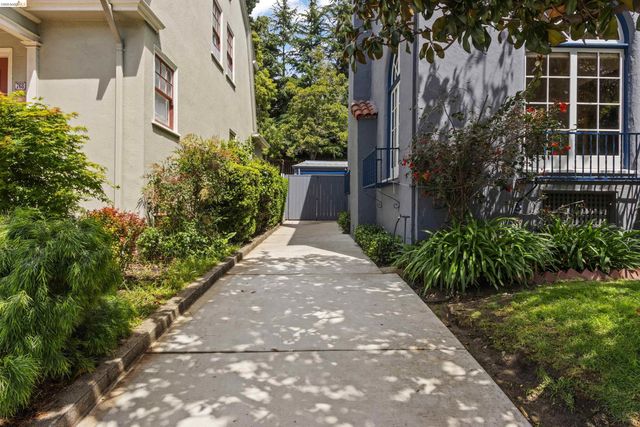 774 Trestle Glen Rd, Oakland, CA 94610