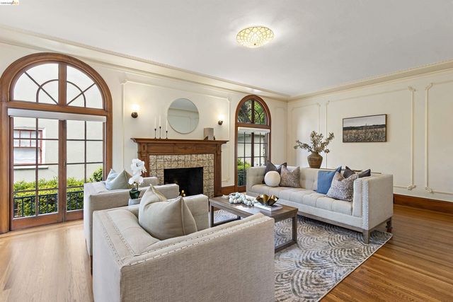 774 Trestle Glen Rd, Oakland, CA 94610