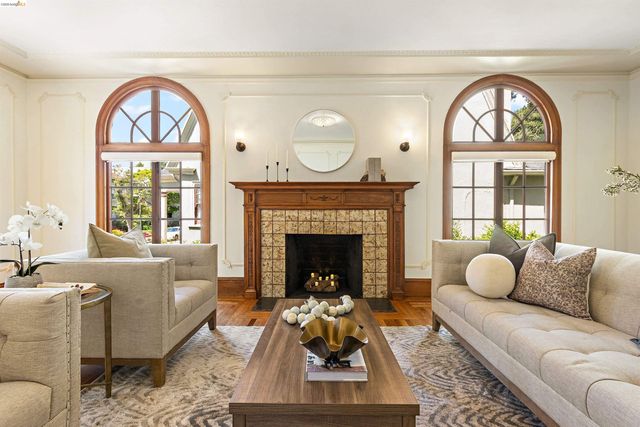 774 Trestle Glen Rd, Oakland, CA 94610