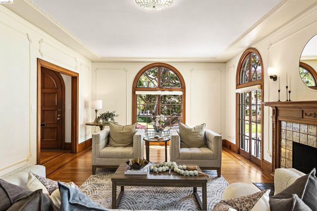 774 Trestle Glen Rd, Oakland, CA 94610