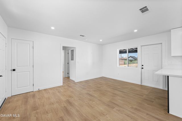 45040 Redwood Avenue, Lancaster, CA 93534