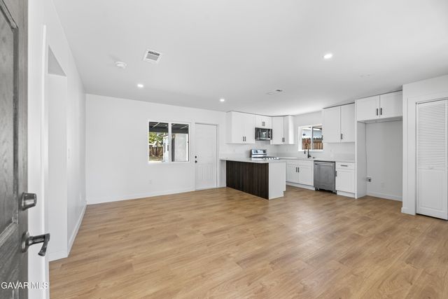 45040 Redwood Avenue, Lancaster, CA 93534