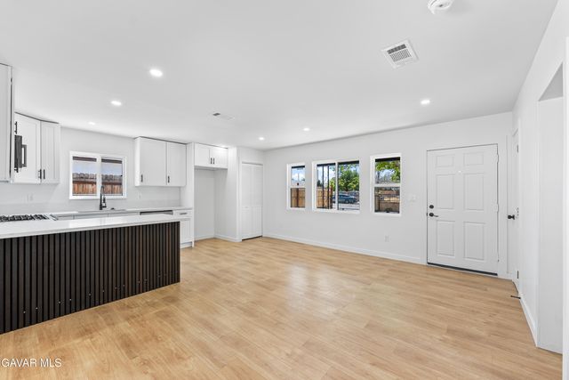 45040 Redwood Avenue, Lancaster, CA 93534