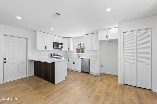 45040 Redwood Avenue, Lancaster, CA 93534