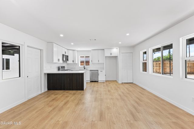 45040 Redwood Avenue, Lancaster, CA 93534