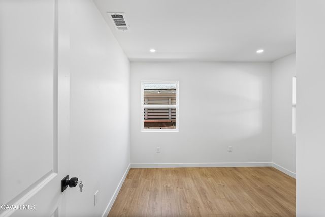 45040 Redwood Avenue, Lancaster, CA 93534