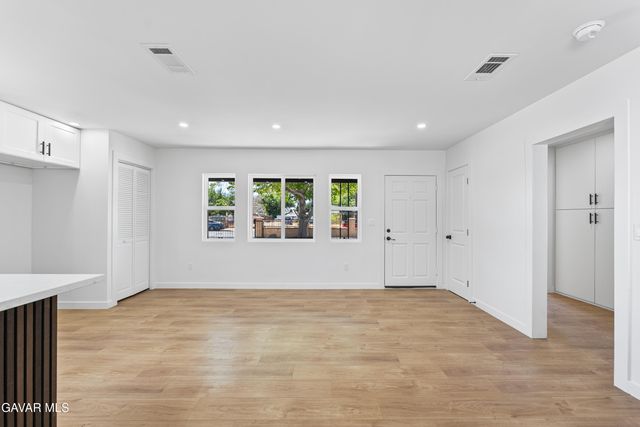 45040 Redwood Avenue, Lancaster, CA 93534