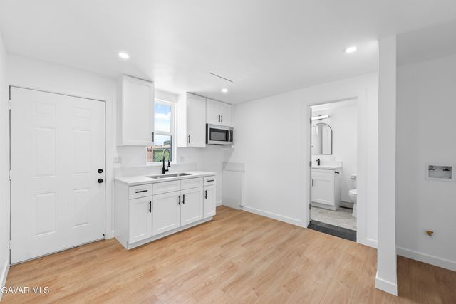 45040 Redwood Avenue, Lancaster, CA 93534