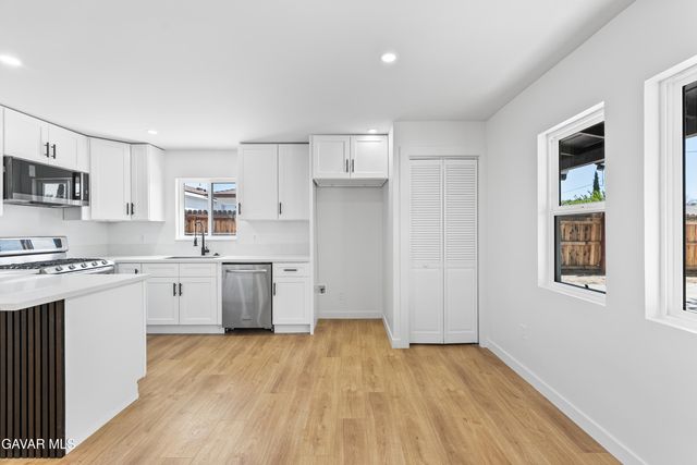 45040 Redwood Avenue, Lancaster, CA 93534