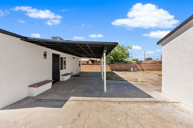 45040 Redwood Avenue, Lancaster, CA 93534