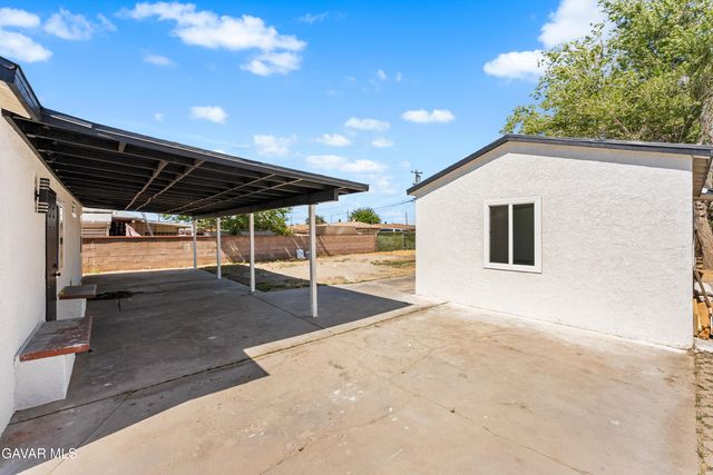 45040 Redwood Avenue, Lancaster, CA 93534