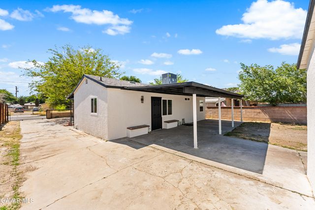 45040 Redwood Avenue, Lancaster, CA 93534