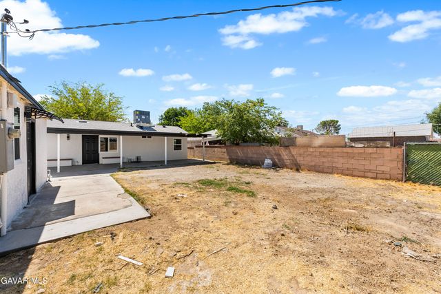 45040 Redwood Avenue, Lancaster, CA 93534